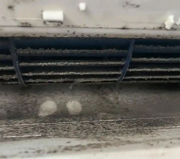 成武空调吹的风有股烧焦味是怎么回事